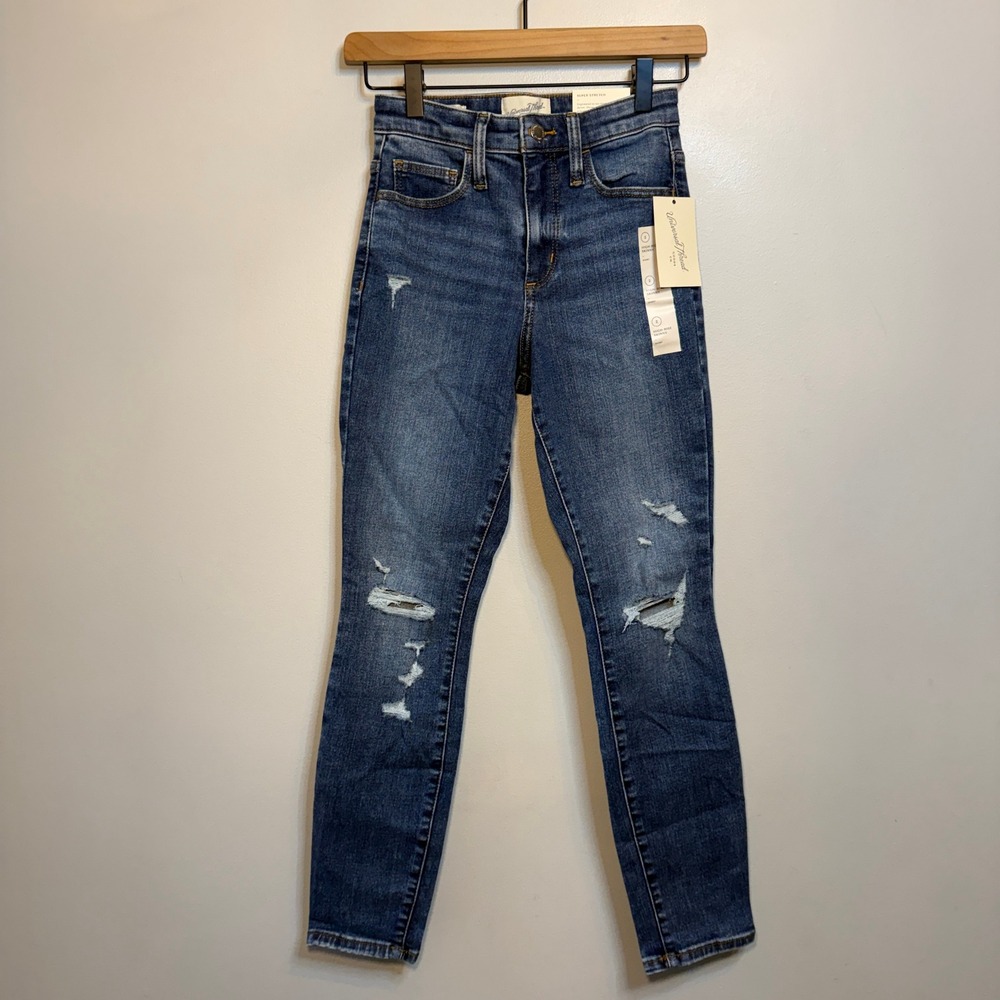 Universal Thread Women's High Rise Skinny Jeans Distressed Size 2 Short NEW